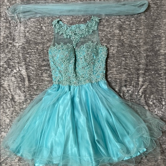 Formal Dress - Picture 3 of 5